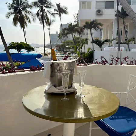 Hotel Acapulco Malibu-3